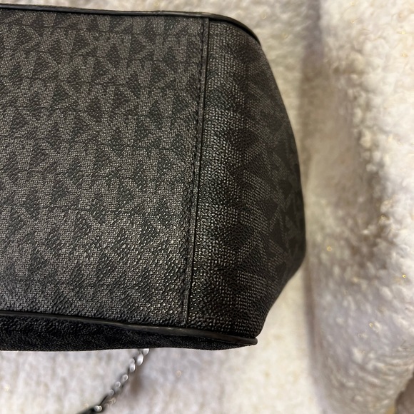 Michael Kors Jet Set Large Logo Shoulder Bag - Picture 8 of 8